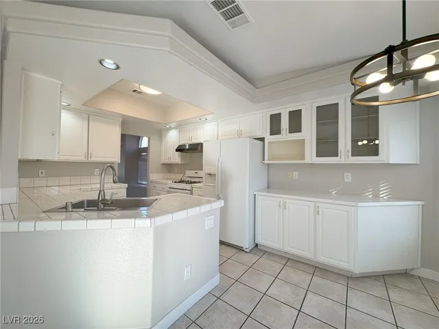 $2,000 | 8605 Copper Mine Avenue, Las Vegas, NV 89129