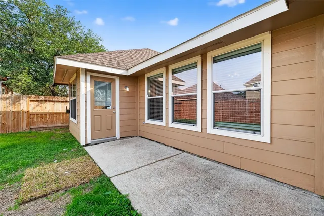 a view of house with backyard