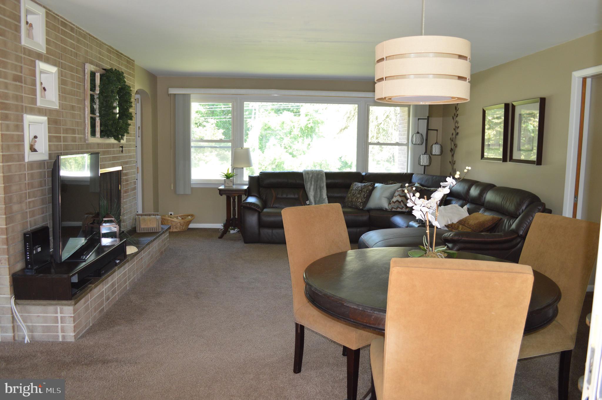 95 Russell Road Phoenixville, PA 19460 - Photo 11 of 37 Living/dining area