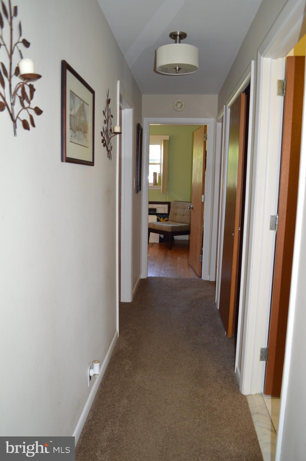 95 Russell Road Phoenixville, PA 19460 - Photo 17 of 37 Hallway