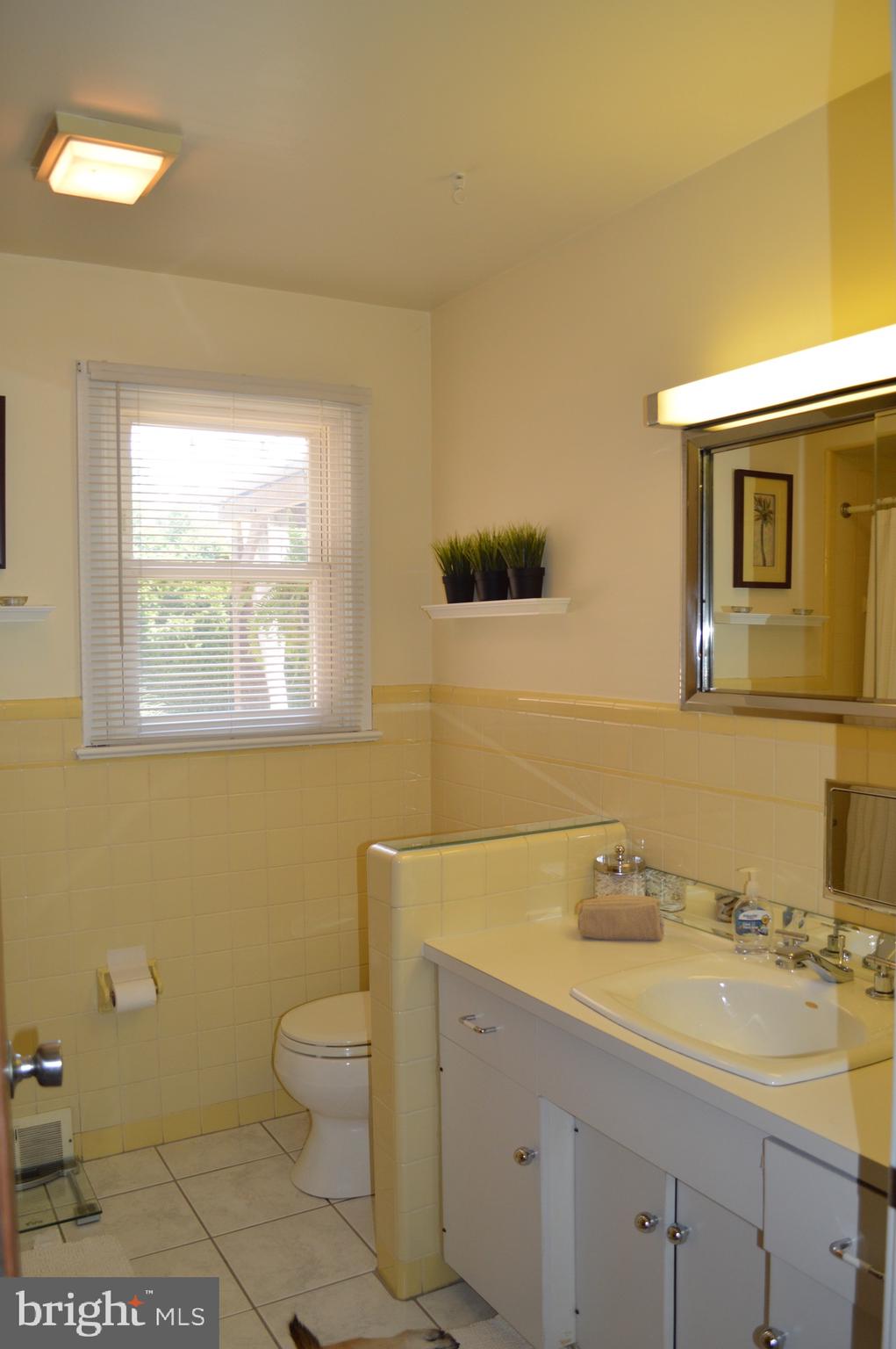 95 Russell Road Phoenixville, PA 19460 - Photo 20 of 37 Hall bathroom