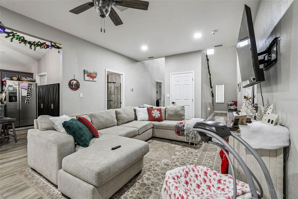 748 McClellan Road Frostproof, FL 33843 - Photo 6 of 31 a living room with furniture