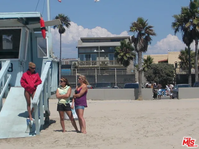 $7,500,000 | 1909 Ocean Front Walk, Venice, CA 90291