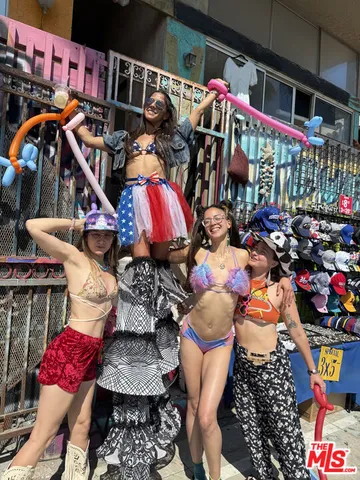 $7,500,000 | 1909 Ocean Front Walk, Venice, CA 90291