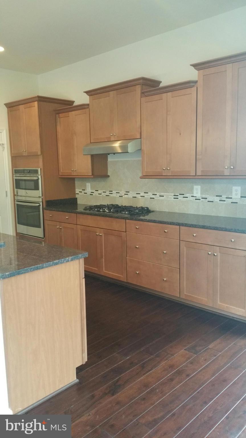 7305 A Hayfield Road Alexandria, VA 22315 - Photo 4 of 21 Kitchen