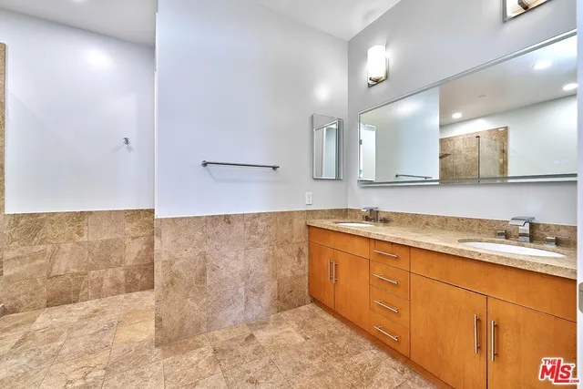 $749,900 | 3223 West 6th Street, Unit 808, Los Angeles, CA 90020