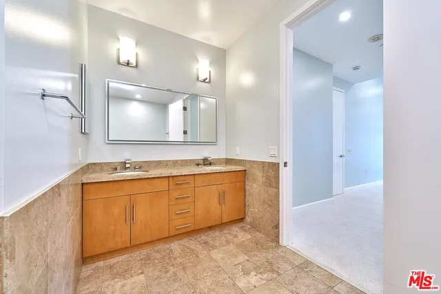 $749,900 | 3223 West 6th Street, Unit 808, Los Angeles, CA 90020