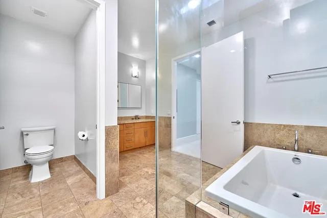 $749,900 | 3223 West 6th Street, Unit 808, Los Angeles, CA 90020