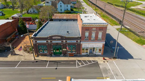 $375,000 | 100-102 Governor Oglesby Street, Elkhart, IL 62634