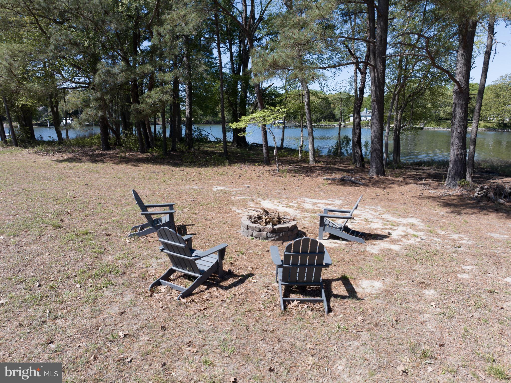 33 Lagrange Avenue Kilmarnock, VA 22482 - Photo 27 of 84 a view of backyard with a table and chairs