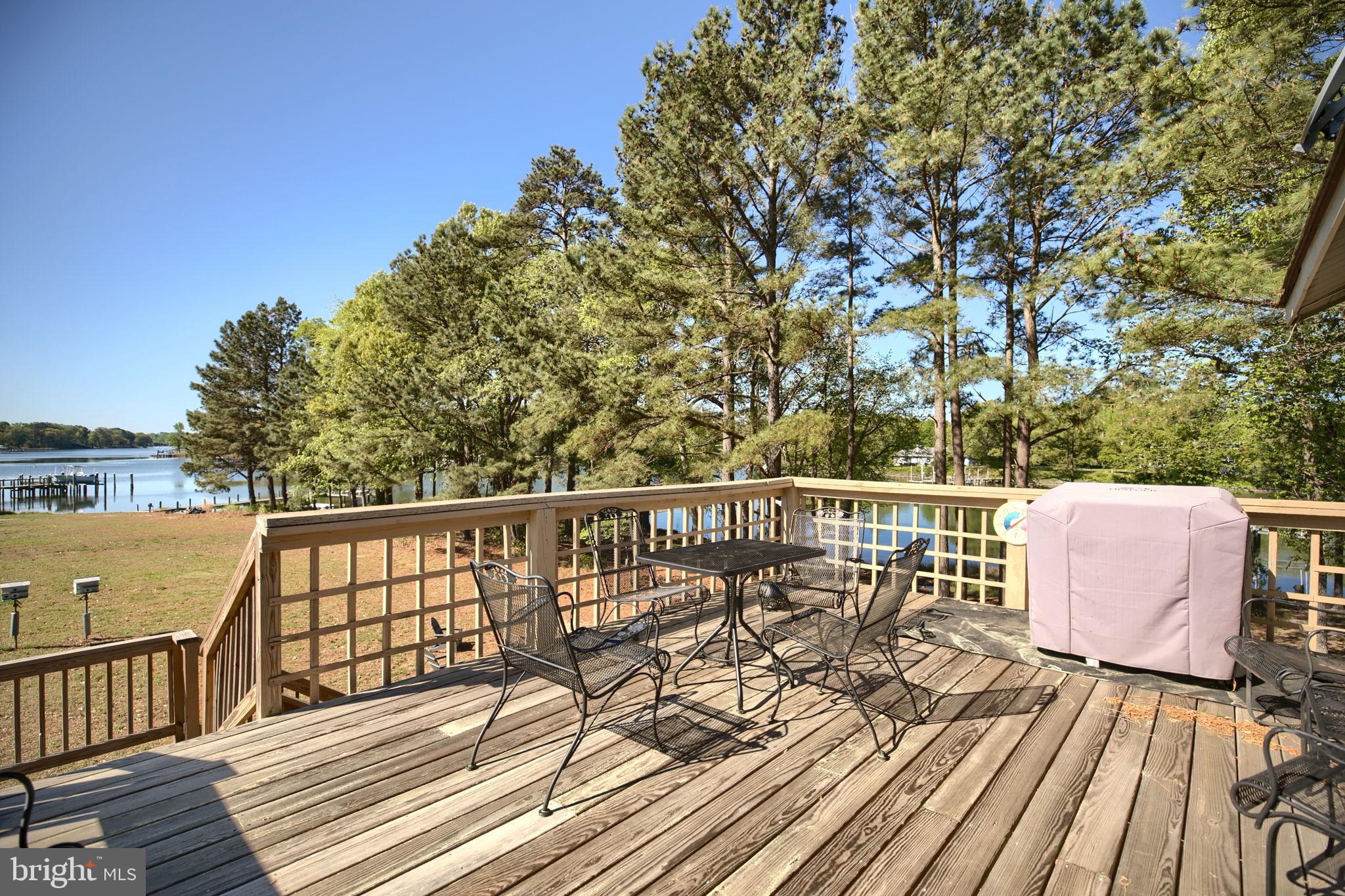33 Lagrange Avenue Kilmarnock, VA 22482 - Photo 82 of 84 Deck overlooking the creek
