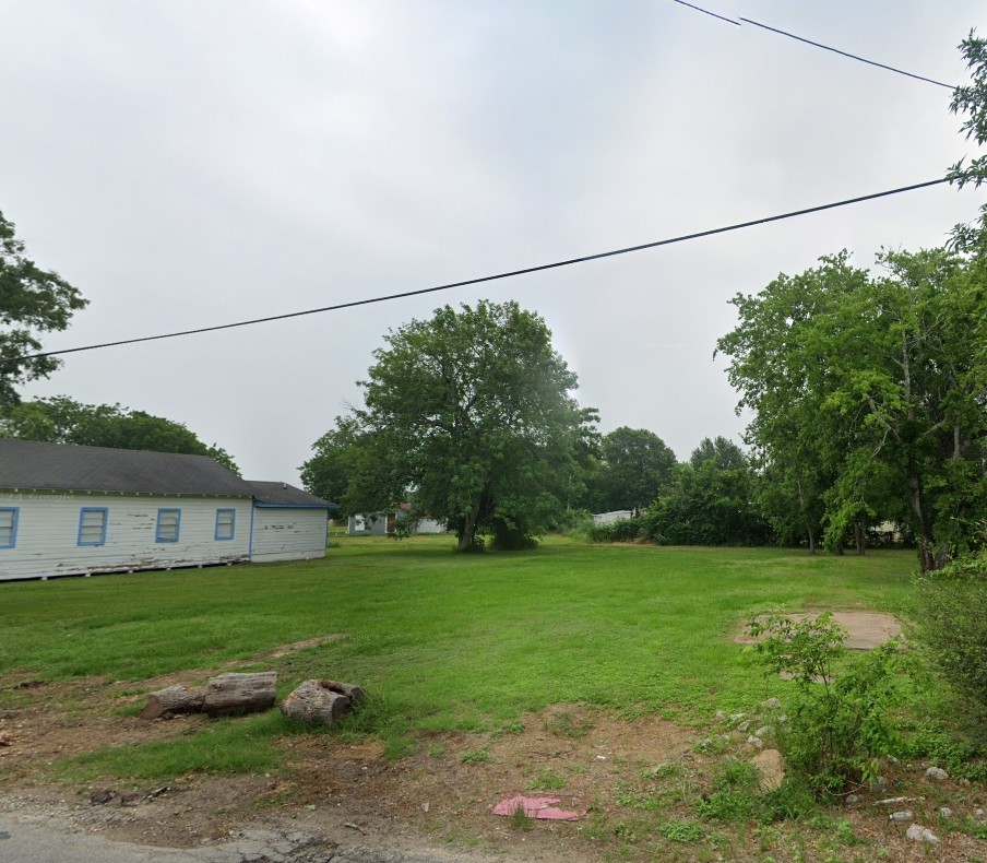 303 Palacios Street El Campo, TX 77437 - Photo 4 of 4