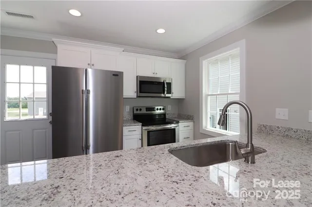 $1,450 | 3973 Newhall Drive Northwest, Hickory, NC 28601