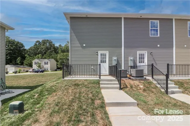 $1,450 | 3973 Newhall Drive Northwest, Hickory, NC 28601