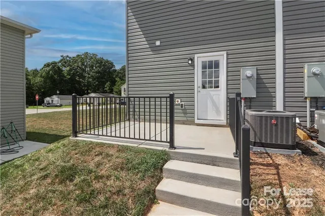 $1,450 | 3973 Newhall Drive Northwest, Hickory, NC 28601