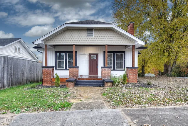 $229,900 | 612 South Lynn Avenue, Elizabethton, TN 37643