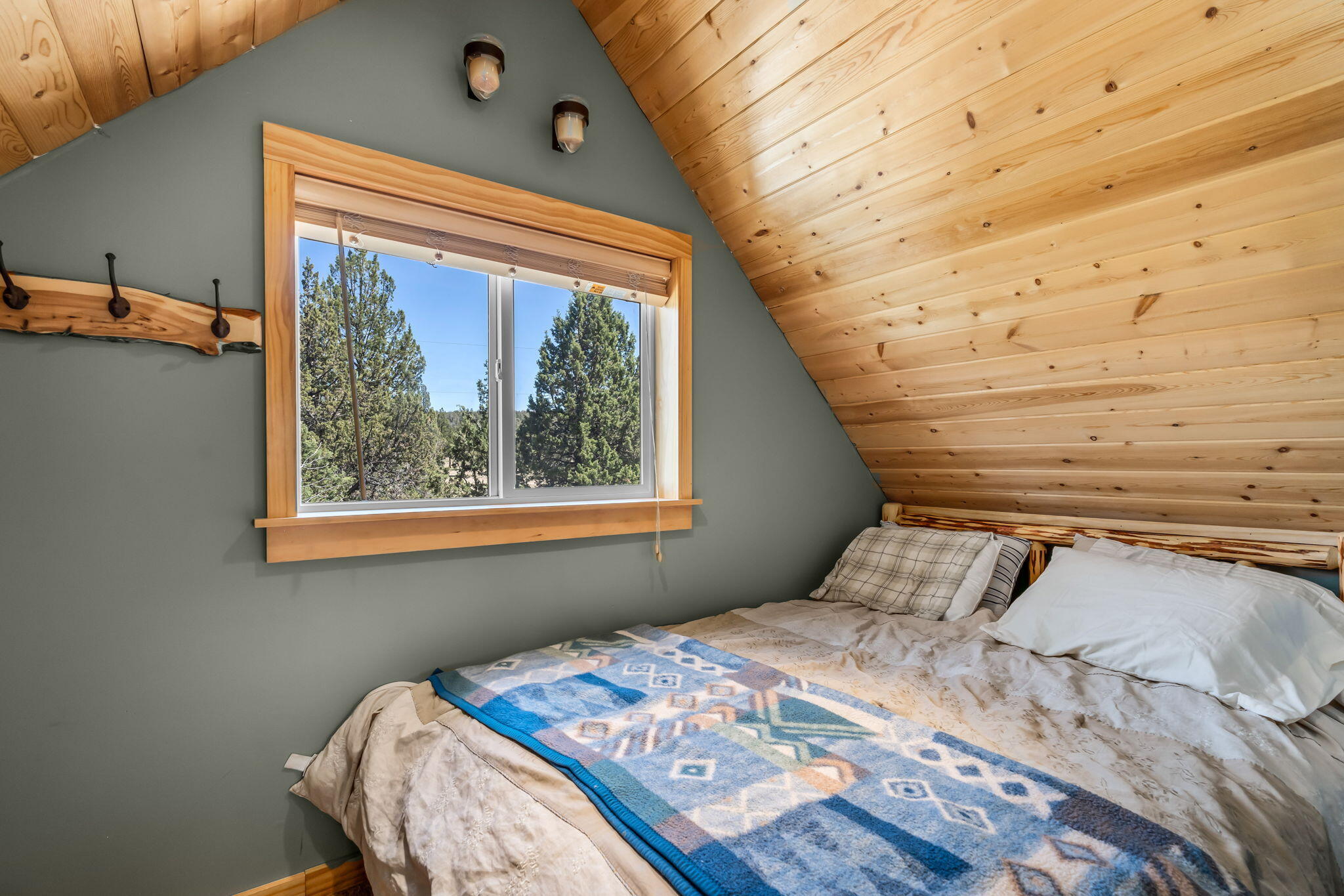 3555 Southeast Zuni Road Prineville, OR 97754 - Photo 12 of 22 2023_06_01_3555_se_zuni_rd_pv-14