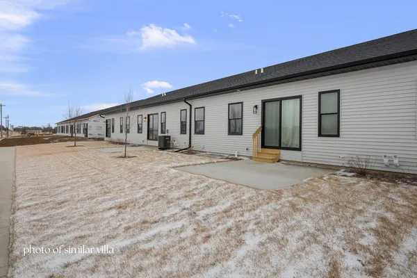 $379,000 | 1875 Redbud Circle, Unit 103, Eldridge, IA 52748