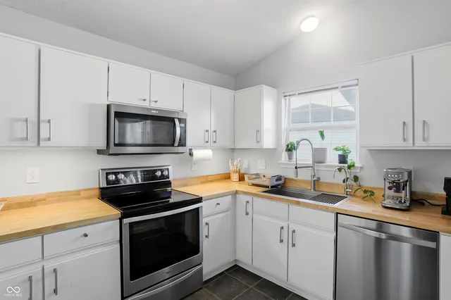 $364,900 | 11201 Basswood Court, Carmel, IN 46032