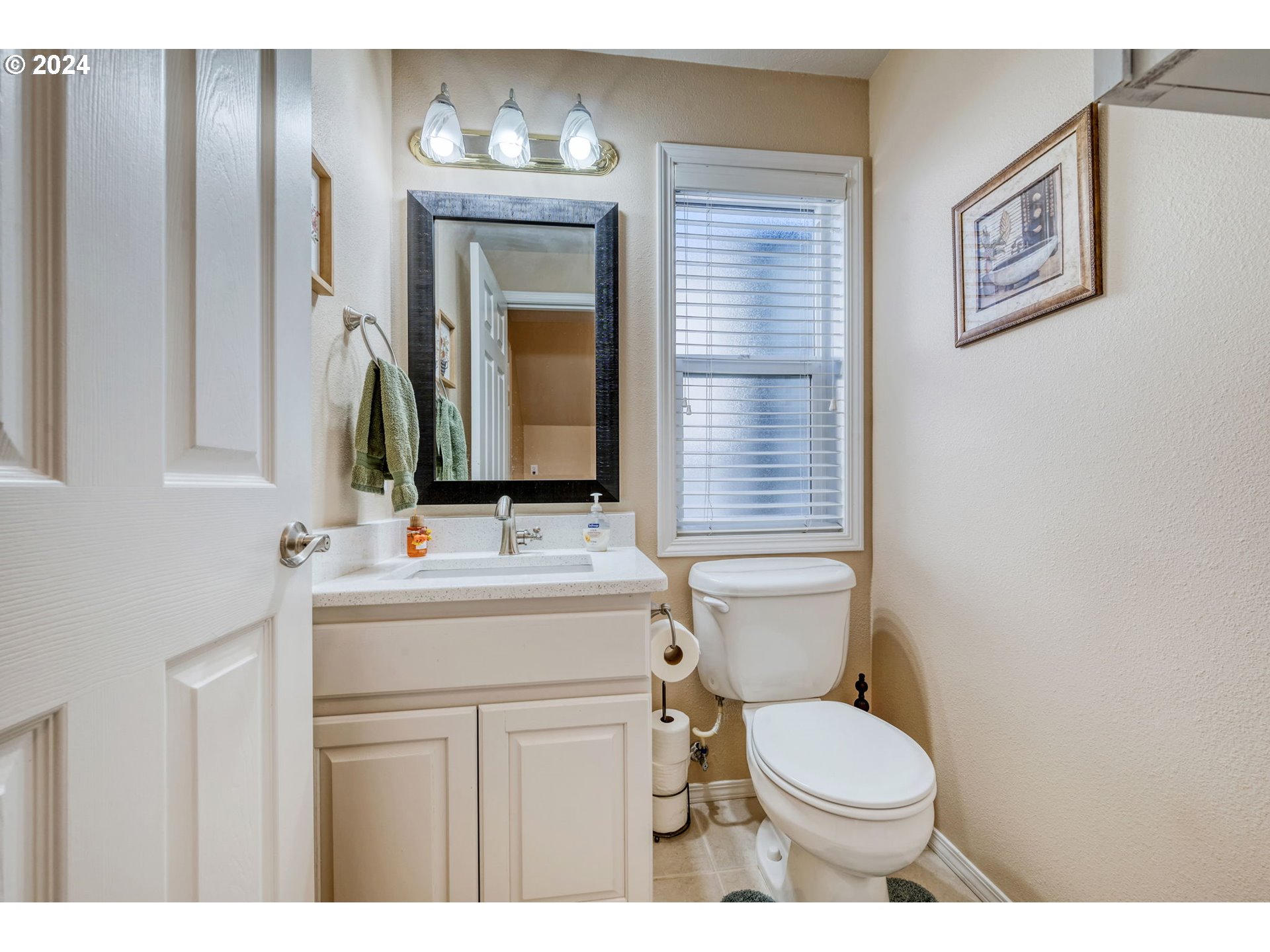 2278 33rd Street Springfield, OR 97477 - Photo 17 of 41 a bathroom with a toilet sink and mirror