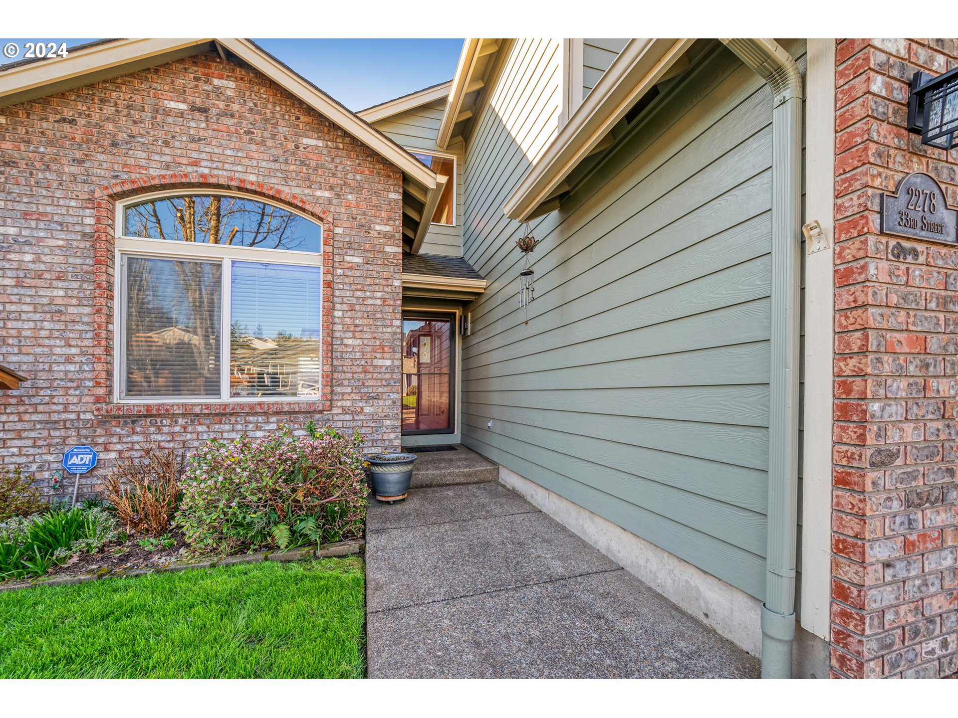 2278 33rd Street Springfield, OR 97477 - Photo 3 of 41 a front view of a house with a yard