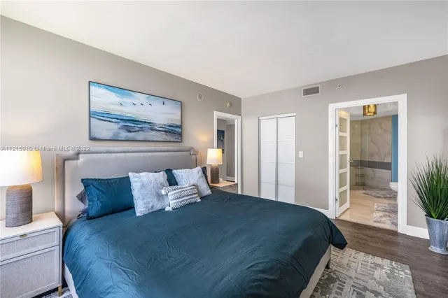 $13,000 | 6365 Collins Avenue, Unit 3807, Miami Beach, FL 33141