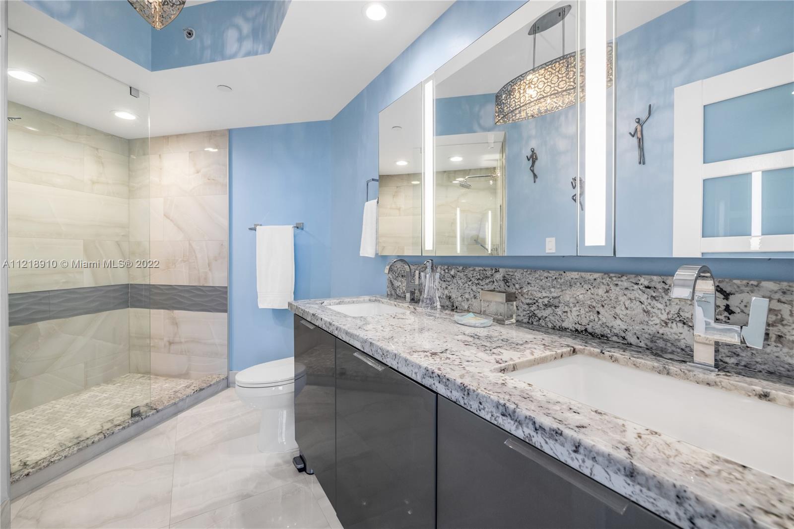 6365 Collins Avenue, Unit 3807 Miami Beach, FL 33141 - Photo 17 of 41