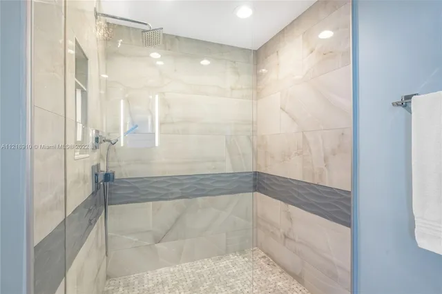 $13,000 | 6365 Collins Avenue, Unit 3807, Miami Beach, FL 33141