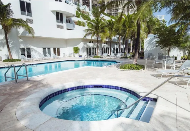 $13,000 | 6365 Collins Avenue, Unit 3807, Miami Beach, FL 33141
