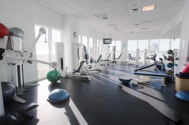 $13,000 | 6365 Collins Avenue, Unit 3807, Miami Beach, FL 33141