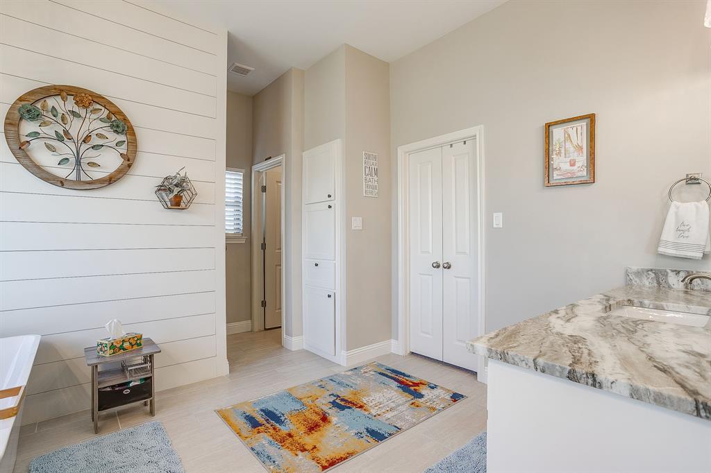 239 Harvard Lane Springtown, TX 76082 - Photo 17 of 36