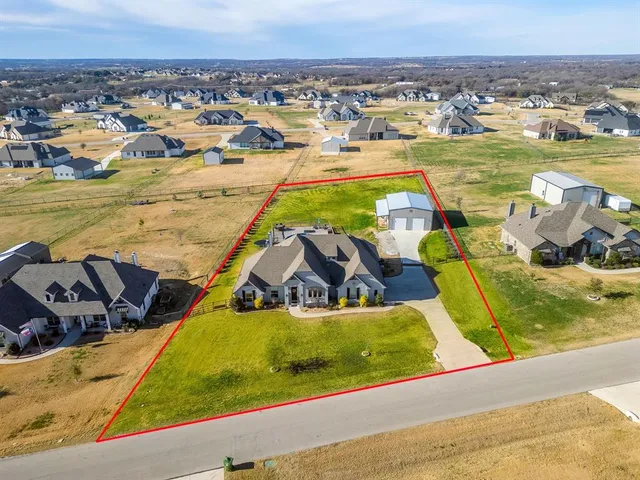 $599,900 | 239 Harvard Lane, Springtown, TX 76082