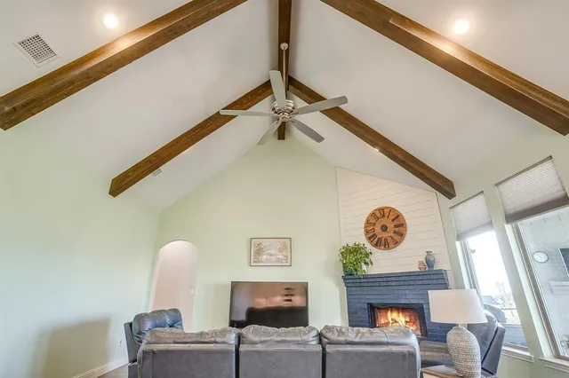 $599,900 | 239 Harvard Lane, Springtown, TX 76082