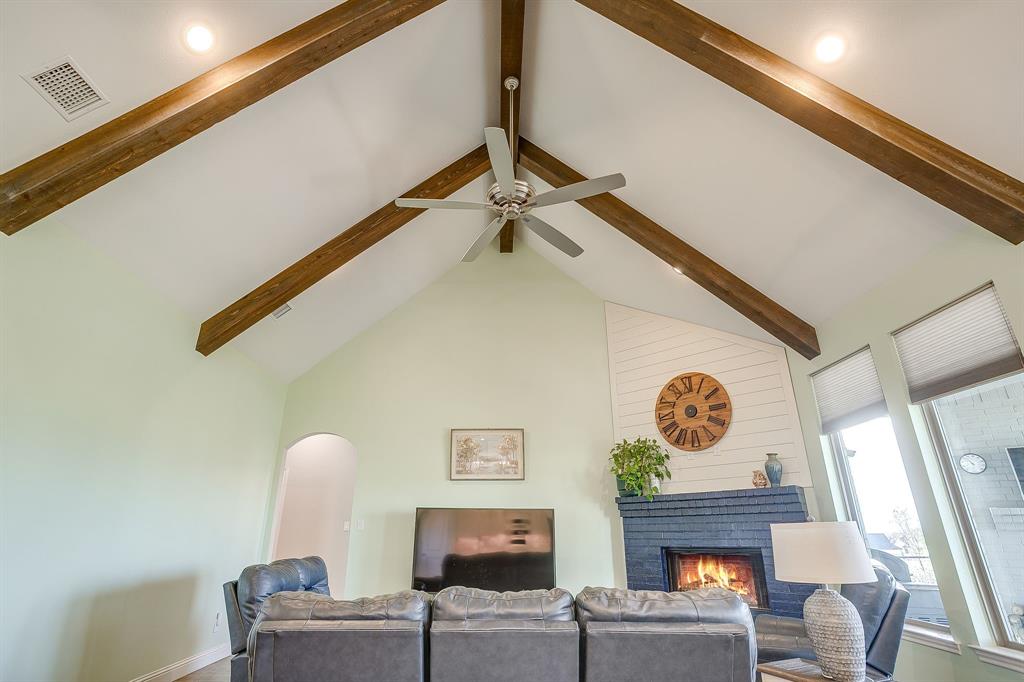 239 Harvard Lane Springtown, TX 76082 - Photo 8 of 36