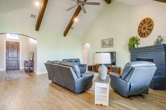 $599,900 | 239 Harvard Lane, Springtown, TX 76082