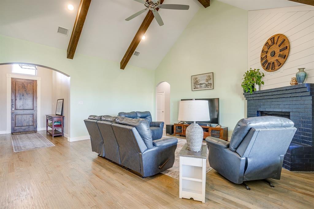 239 Harvard Lane Springtown, TX 76082 - Photo 9 of 36