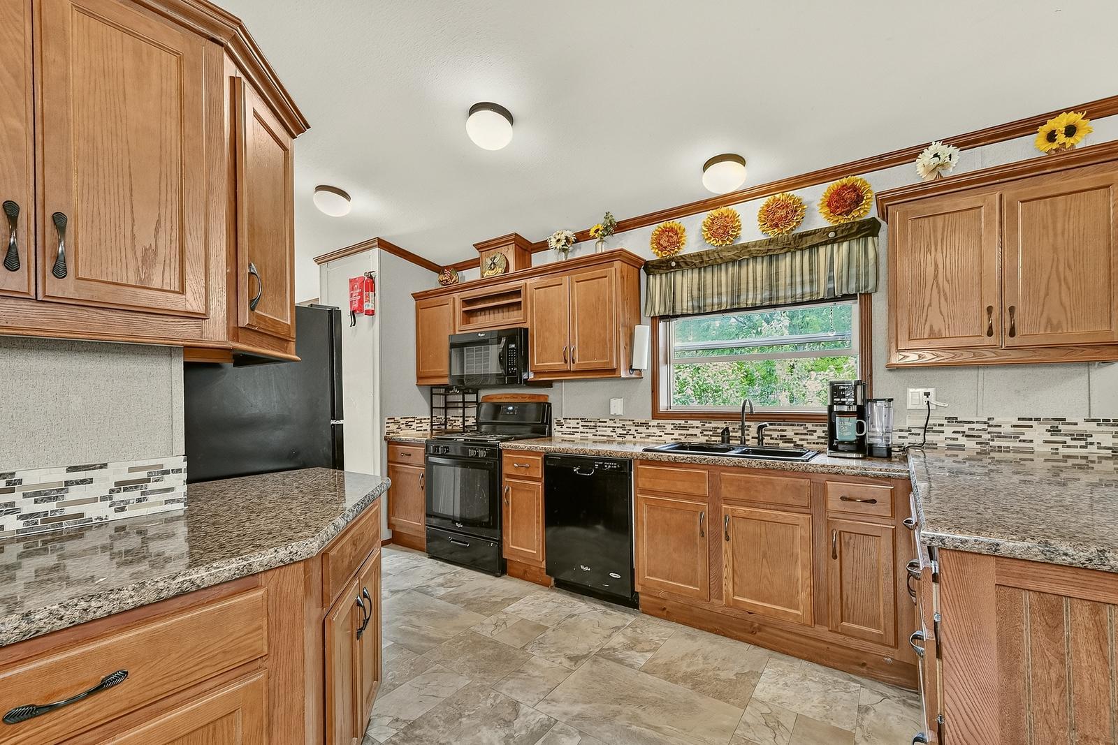 405 North Pleasant Avenue Spring Valley, MN 55975 - Photo 13 of 33