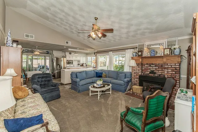 $579,500 | 2468 Laverne Avenue, Clovis, CA 93611