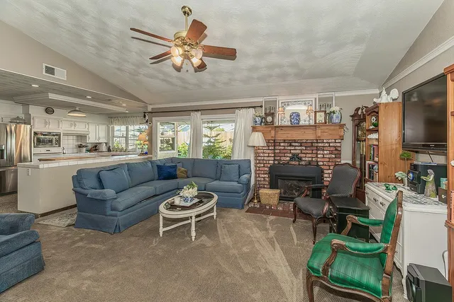 $579,500 | 2468 Laverne Avenue, Clovis, CA 93611