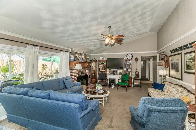 $579,500 | 2468 Laverne Avenue, Clovis, CA 93611