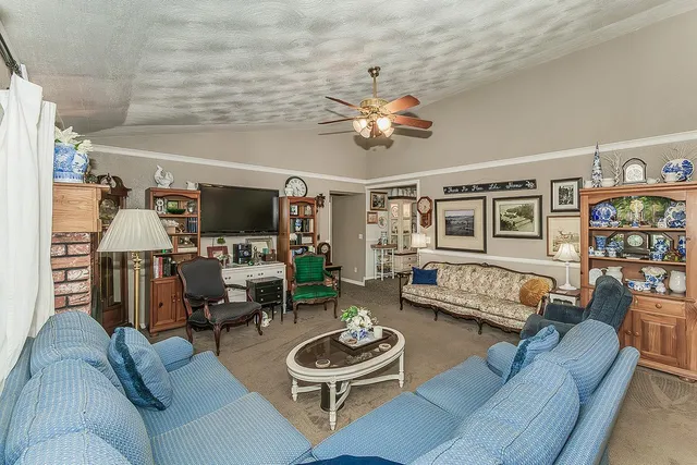 $579,500 | 2468 Laverne Avenue, Clovis, CA 93611