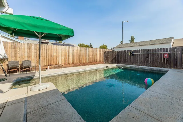 $579,500 | 2468 Laverne Avenue, Clovis, CA 93611