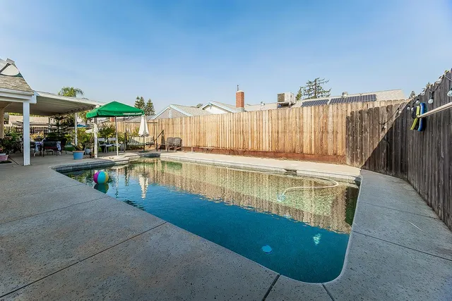 $579,500 | 2468 Laverne Avenue, Clovis, CA 93611