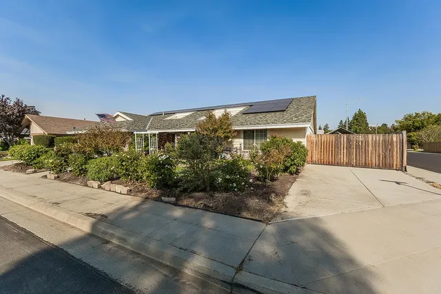 $579,500 | 2468 Laverne Avenue, Clovis, CA 93611