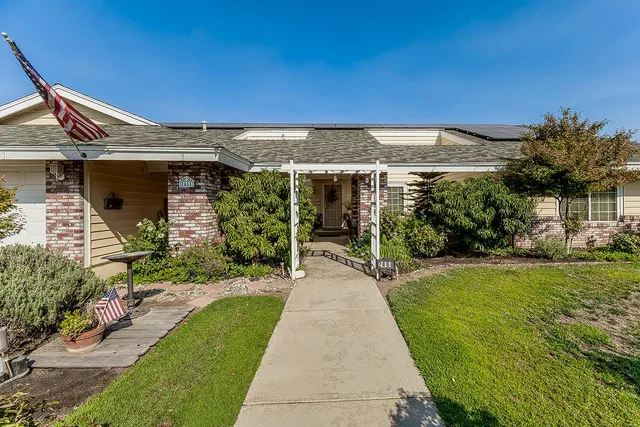 $579,500 | 2468 Laverne Avenue, Clovis, CA 93611