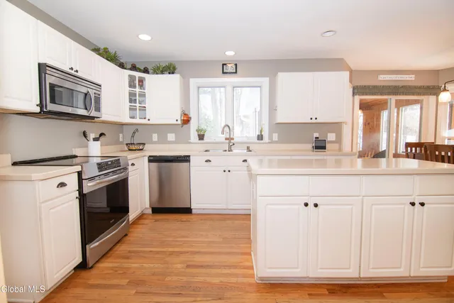 $584,900 | 19 Mann Boulevard, Halfmoon, NY 12065