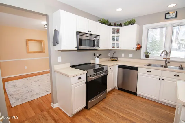 $584,900 | 19 Mann Boulevard, Halfmoon, NY 12065