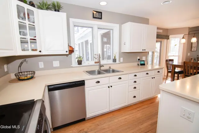 $584,900 | 19 Mann Boulevard, Halfmoon, NY 12065