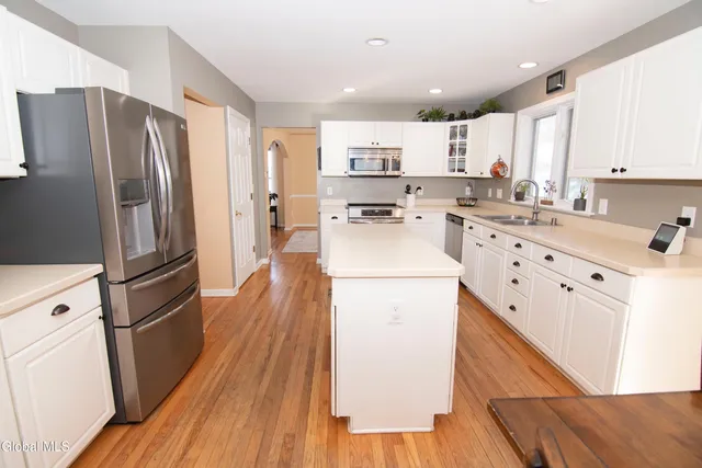 $584,900 | 19 Mann Boulevard, Halfmoon, NY 12065