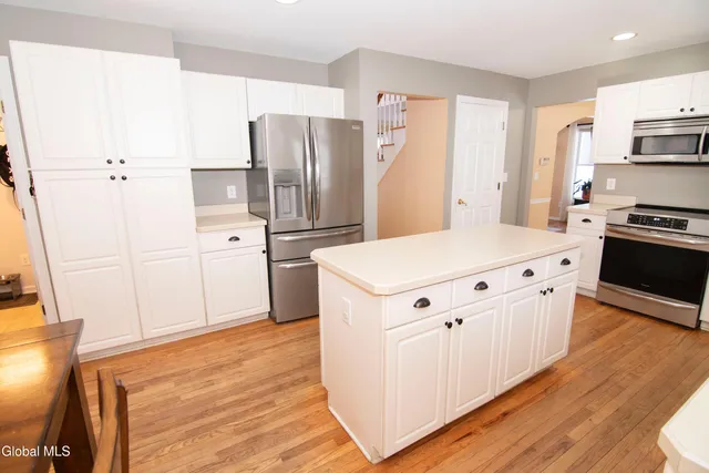 $584,900 | 19 Mann Boulevard, Halfmoon, NY 12065